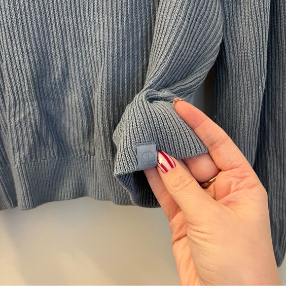 Lululemon Cashmere Blend Reversible Crossover Sweater in Chambray | size 6 - Picture 3 of 8